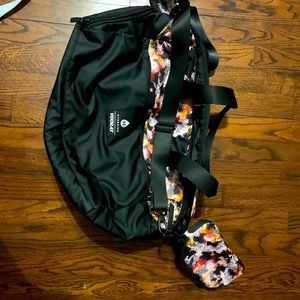 Hydrojug Vooray duffel bag
